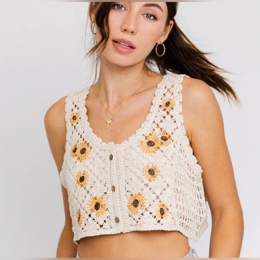 ☔️🩵NWT Rebellion Sunflower Crochet Knit Sleeveless Top Small